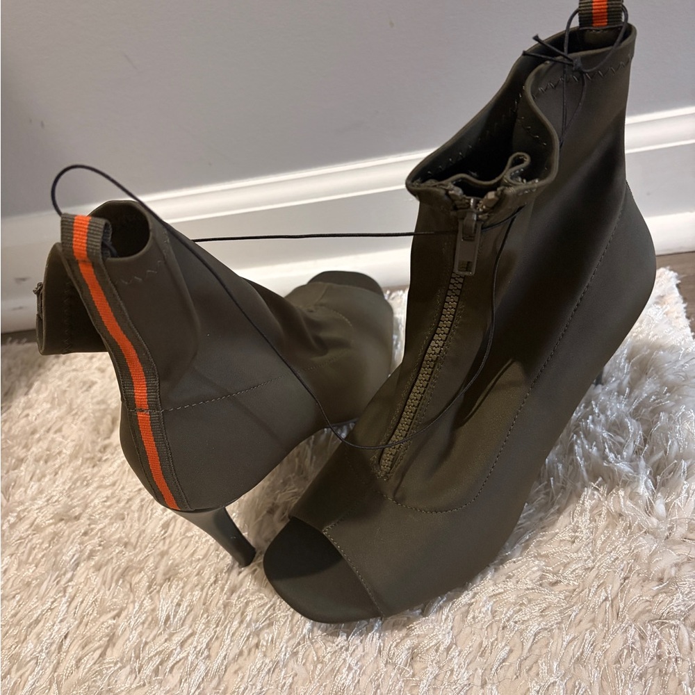 Stylish Forever 21 Olive Green Peep-Toe Heels